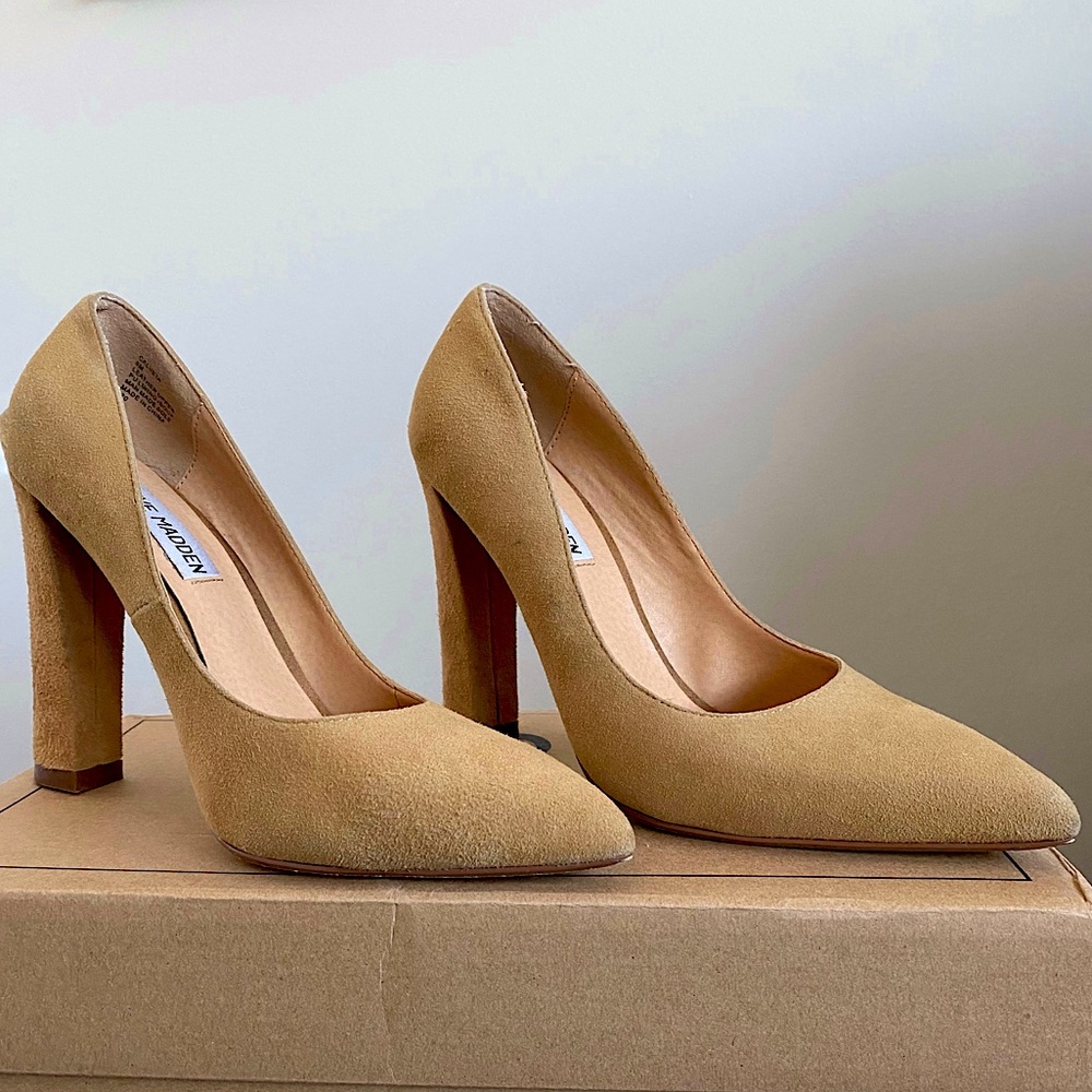 Steve Madden Caliista Pumps (Tan Suede)